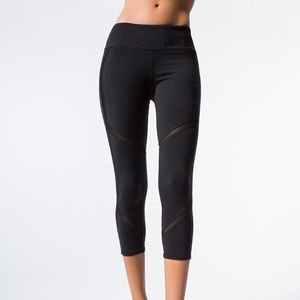 ALO Continuity Capri Black Size Large